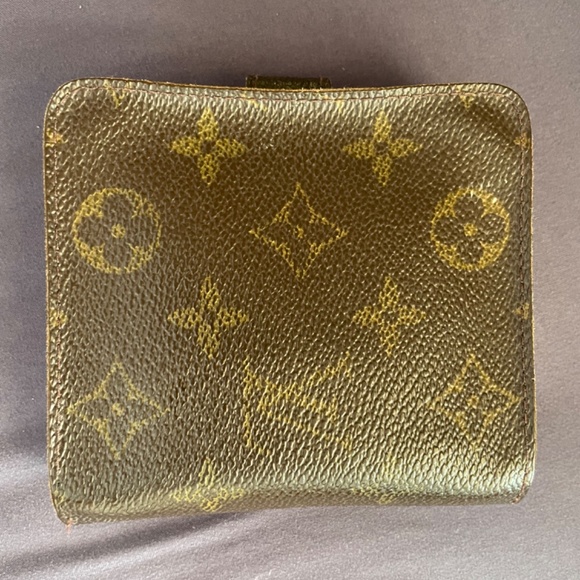 Louis Vuitton - Picture 5 of 5